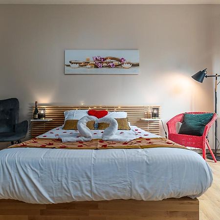 شقة Havre De Paix Jacuzzi Asnières المظهر الخارجي الصورة
