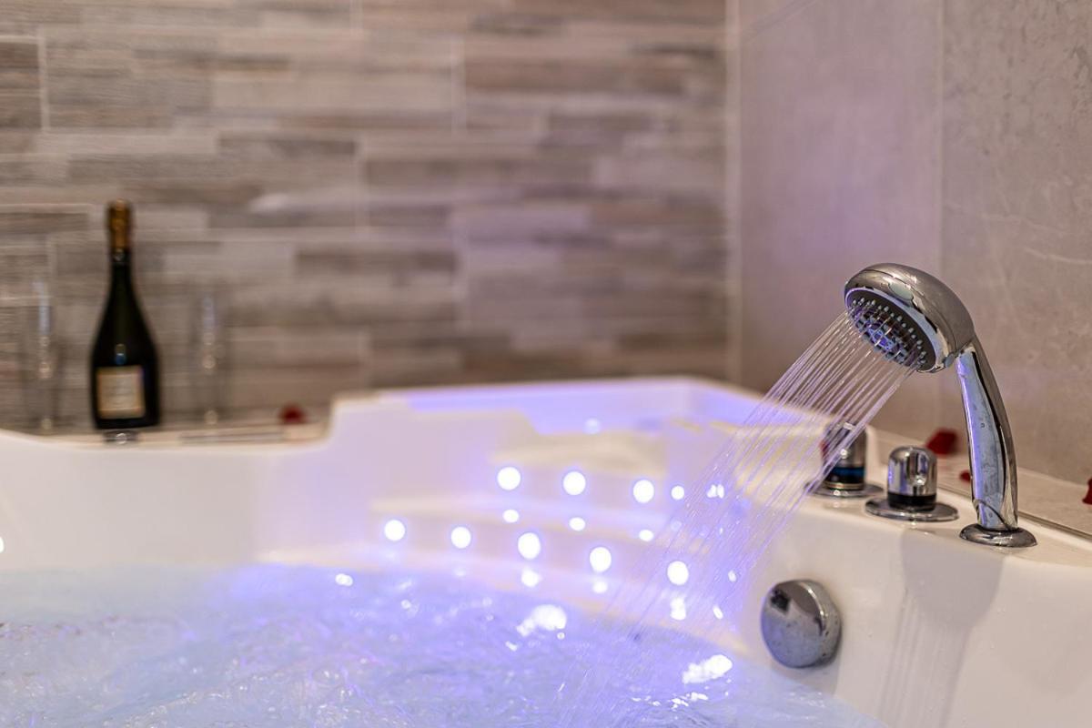 شقة Havre De Paix Jacuzzi Asnières المظهر الخارجي الصورة