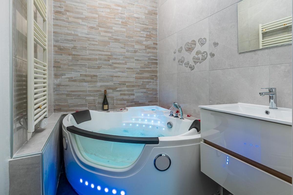 شقة Havre De Paix Jacuzzi Asnières المظهر الخارجي الصورة